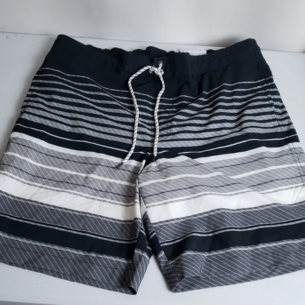 Sonoma Mens Lg  Black and Gray Quick-Dry Board Shorts